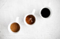 Jak smakuje kawa świeżo palona zmielona bezpośrednio przed zaparzeniem